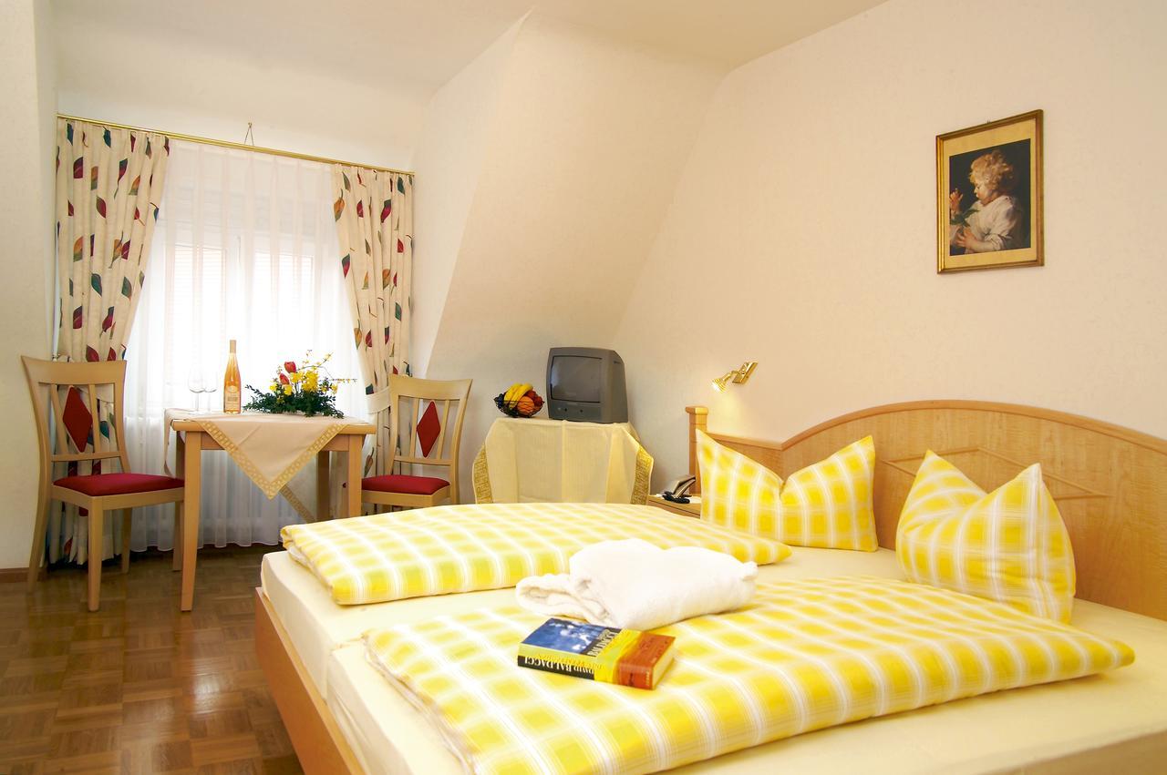 Gasthaus-Pension Zum Kreuz Stuhlingen Ngoại thất bức ảnh